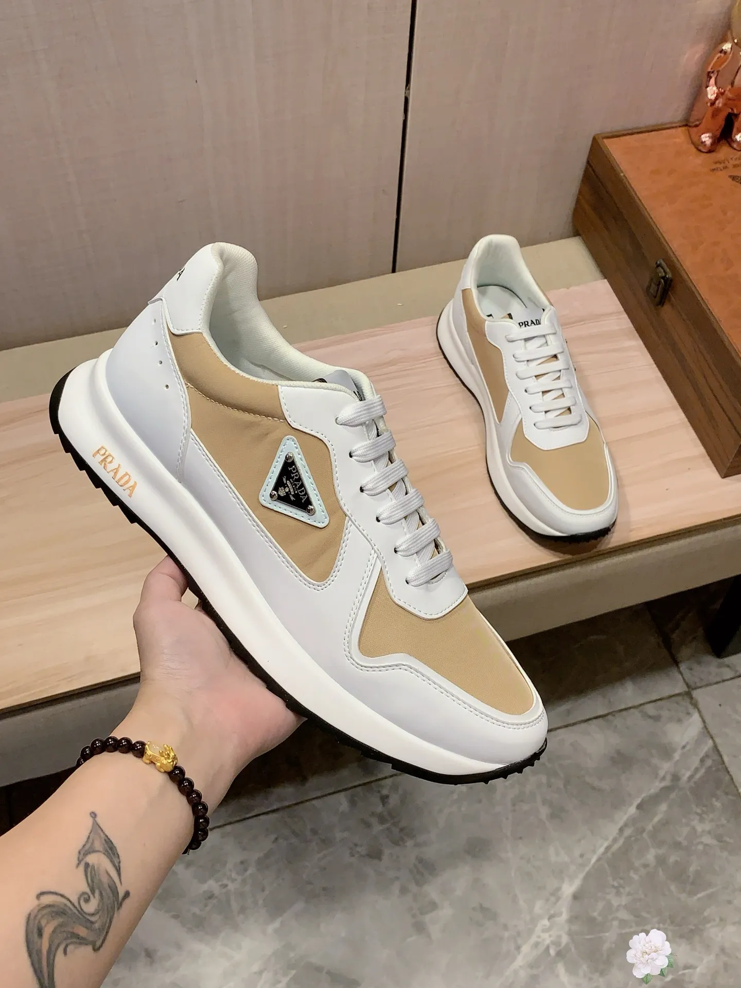 Men's men's shoes💰460💰💰🎩🎩[Lightning][Lightning] "PRADA*" The latest and most popular casual shoes, top brand [seduce] luxury ~ purchasing agency, top ~ quality. [Strong] The upper is made of imported breathable cowhide with material ➕ breathable sheepskin feet (•) and fine workmanship. The original stylish and stylish soft rubber wear-resistant and non-slip outsole is light and comfortable on the feet. The real thing looks better when photographed in person. 0121: code: 38-44, 4️⃣ colors selected